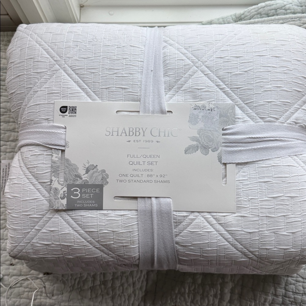 Simply Shabby quilt and shams